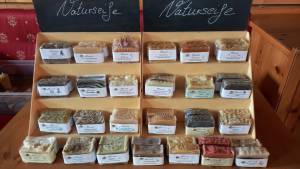 Produktübersicht eines Verkaufsstands bei der Jahreshauptversammlung des KPV Bayern e.V.