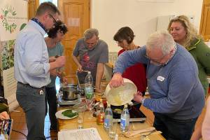 Fortbildung - Rindenmedizin - die Apotheke der Knochen­richter, Holzknechte und Hebammen