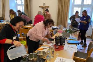 Fortbildung - Rindenmedizin - die Apotheke der Knochen­richter, Holzknechte und Hebammen